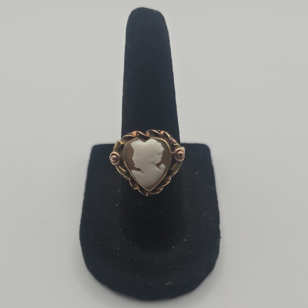 10k Gold Cameo Heart Ring - Picture 1 of 8